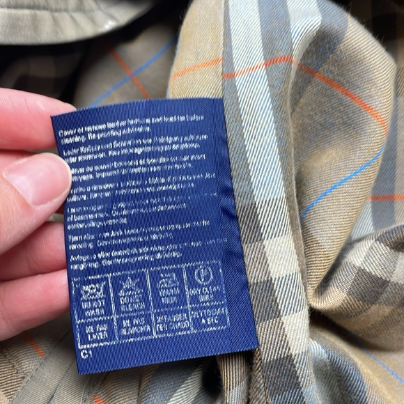 Vintage Burberry Trench Coat in Gray 42 H1 - Picture 8 of 10